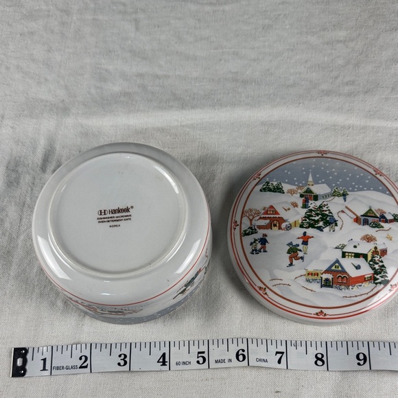 Hancook Festive Winter Scene Ceramic lidded Bowl - Picture 7 of 12